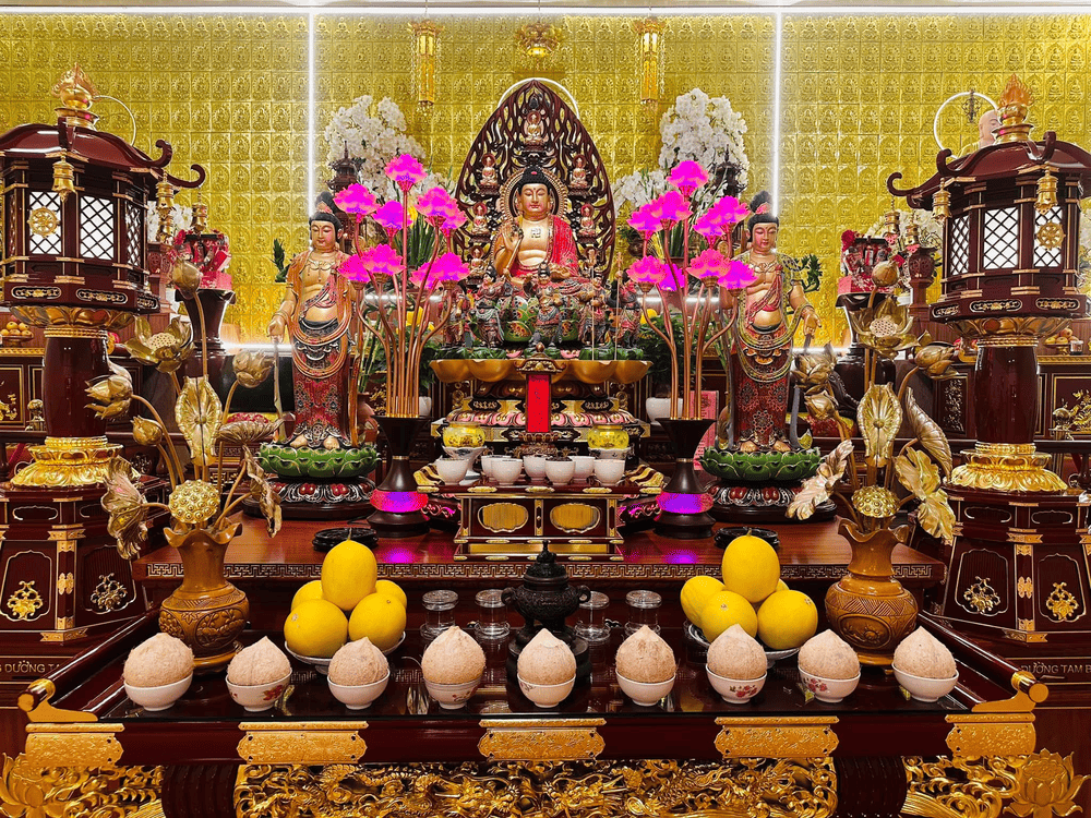 Không gian thờ tự linh thiêng, trang trọng (Nguồn: Fanpage Chùa Cây Thị)